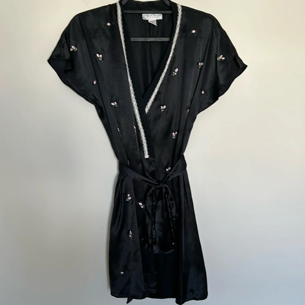 Morgan Taylor Intimates Rose Embroidered Short Sleeve Robe - Size S/M‎